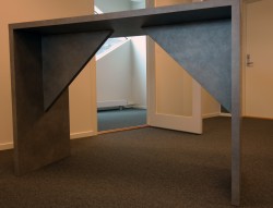 Barbord / ståbord i grått, 150x60cm, høyde 107cm, pent brukt