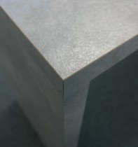 Barbord / ståbord i grått, 150x60cm, høyde 107cm, pent brukt