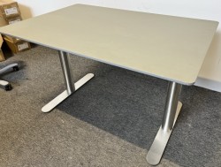 Skrivebord / kompakt møtebord i grått fra Onecollection, 120x80cm, pent brukt
