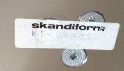 Loungestol fra Skandiform, modell Jefferson KS-170 i lilla stoff / krom base, pent brukt
