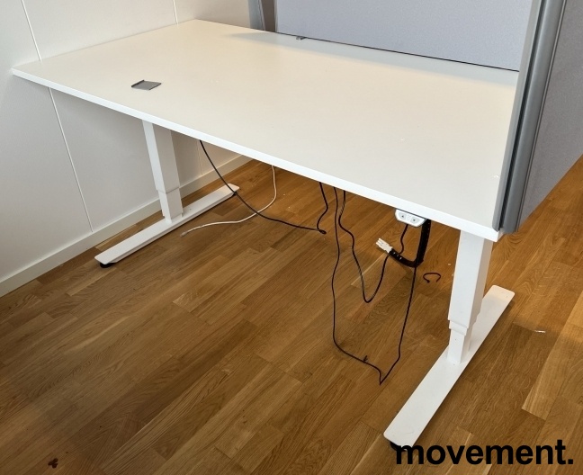 Solgt!Skrivebord med elektrisk hevsenk i - 1 / 2