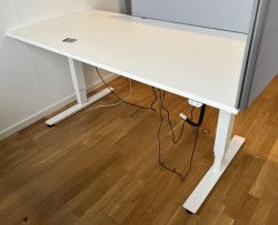 Skrivebord med elektrisk hevsenk i hvitt fra EFG, 160x80cm, pent brukt