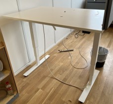 Skrivebord med elektrisk hevsenk i hvitt fra EFG, 120x80cm, pent brukt