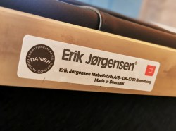 2-seter sofa i sort skinn fra Erik Jørgensen, modell EJ 50-2, bredde 165cm, pent brukt