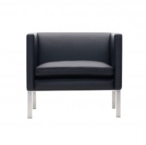 Loungestol / lenestol i sort skinn fra Erik Jørgensen, modell EJ 50 club chair, bredde 76cm, pent brukt