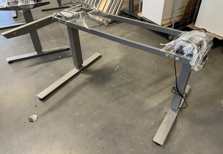 Understell for skrivebord med