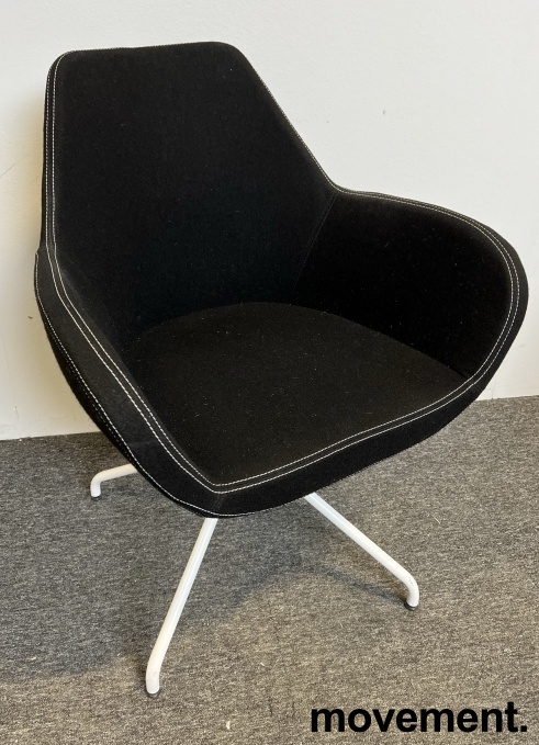 Solgt!Loungestol / lenestol i sort stoff - 1 / 2