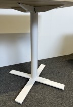 Barbord / ståbord i hvit eik / hvitt fra Kinnarps, modell Oberon, 70x70cm, høyde 91cm, pent brukt