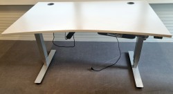 Elektrisk hevsenk skrivebord fra EFG, 140x80cm, grått understell, lysegrå plate, pent brukt