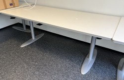 Møtebord / konferansebord i lys grå / grå fra Duba B8, 200x90cm, 6-8 personer, pent brukt