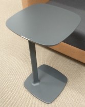 Lite loungebord / kaffebord fra Allermuir, Host HLT2, 34,5x34,5cm H=60cm, brukt med noe slitasje på kanter