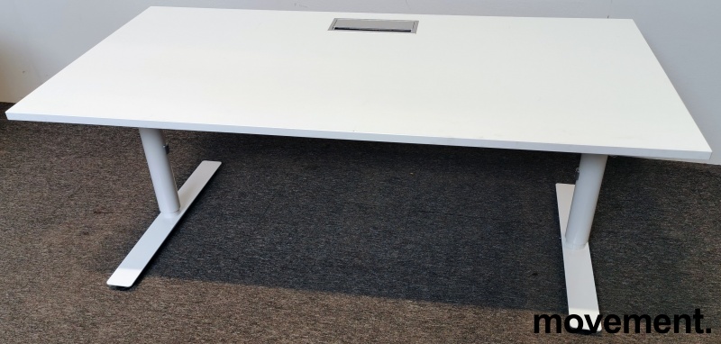 Solgt!Skrivebord i hvitt fra Kinnarps, - 1 / 6