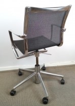 Alias Rollingframe kontorstol / konferansestol (med lift) i polert aluminium / sort mesh, med hjul, pent brukt