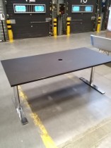 Møtebord / konferansebord i sort / krom, 180x90cm, pent brukt