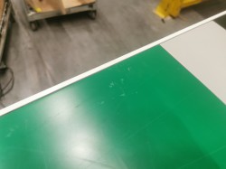 Barbord / ståbord fra Fantoni, modell Stripes, i grønn-farger / hvit ramme, 240x50cm, høyde 104cm, brukt
