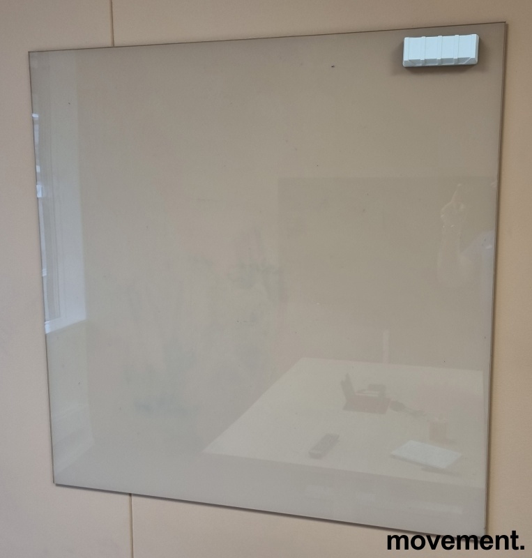 Solgt!Whiteboard i blekrosa glass fra - 1 / 2