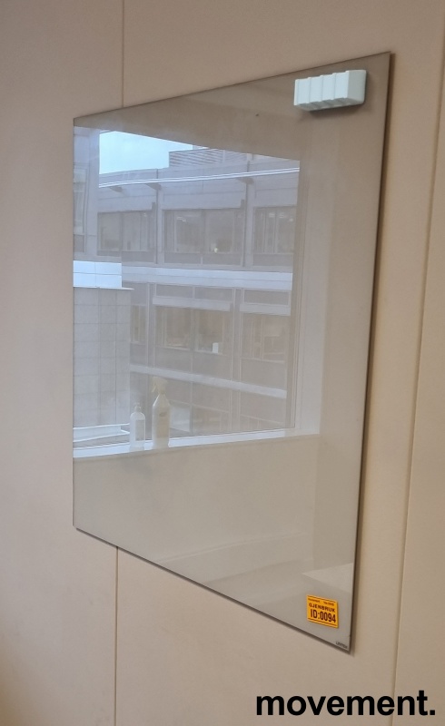 Solgt!Whiteboard i blekrosa glass fra - 2 / 2