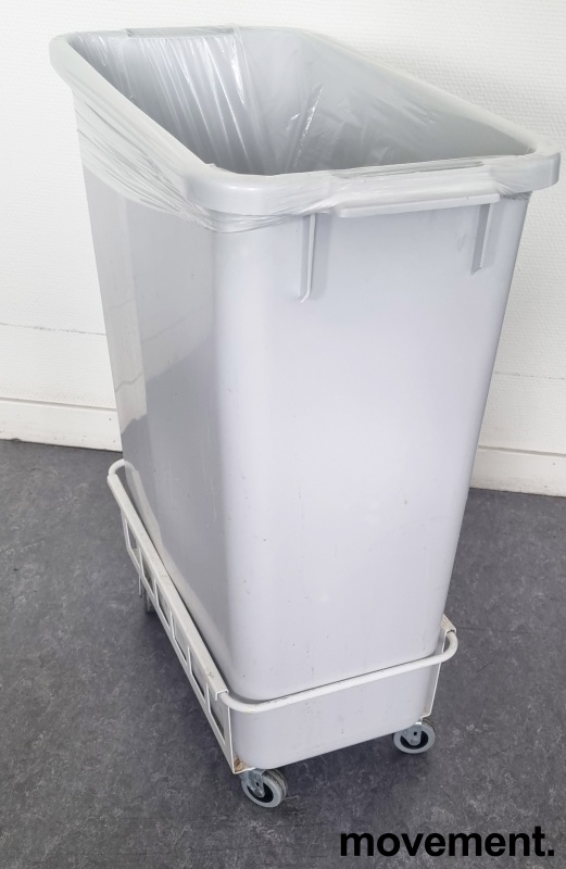 Solgt!Smal tralle i metall med 60liters - 1 / 2