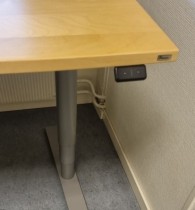 Hjørneløsning med elektrisk hevsenk fra Kinnarps, Oberon i bjerk, 200x200cm, venstreløsning, pent brukt