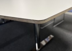 Møtebord fra Svenheim i hvitt / krom, 220x120cm, passer 6-8 personer, brukt med slitasje