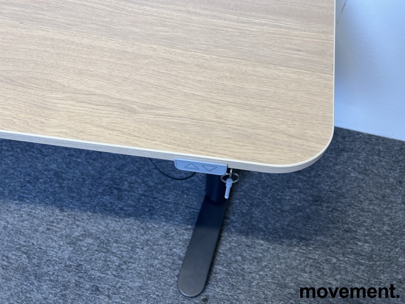 Solgt!IKEA Bekant elektrisk hevsenk i eik - 2 / 3