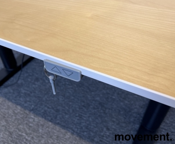 Solgt!IKEA Bekant elektrisk hevsenk i - 2 / 3