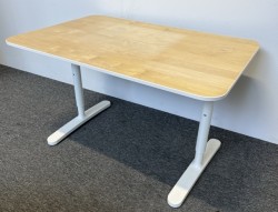 IKEA Bekant skrivebord i bjerk med hvite kanter og hvitt understell, 120x80cm, pent brukt