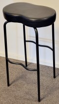Barstol / barkrakk fra Materia, modell Bönan, sort skinn, 78cm sittehøyde, pent brukt