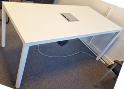 Kompakt møtebord i hvitlasert eik / hvite ben fra HAY, modell T12, 160x80cm, passer 4-6 pers., pent brukt