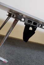 Møtebord i hvitt fra Vitra, modell MedaMorph, 320x130cm, 2 kabelluker, 10-12 pers, pent brukt