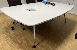 Møtebord i hvitt / aluminium fra Vitra, modell MedaMorph, 240x150cm, 8-10 personer, pent brukt