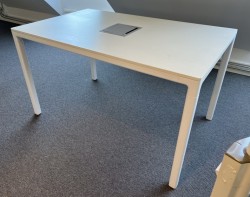 Kompakt møtebord i hvitlasert eik / hvite ben fra HAY, modell T12, 130x80cm, passer 4 pers., pent brukt