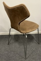 Vintage Fritz Hansen Grand Prix-stol fra 1969, design: Arne Jacobsen, nytrukket i lyst brunt skinn