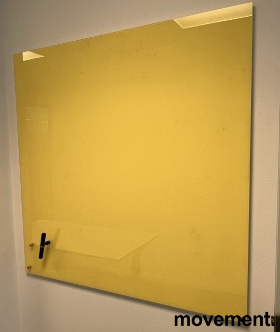 Solgt!Whiteboard i gult glass fra - 1 / 2