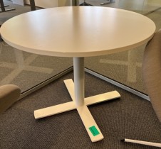 Rundt møtebord med bordplate i hvitt fra Holmris, Ø=90cm, H=72cm, hvitt understell, pent brukt