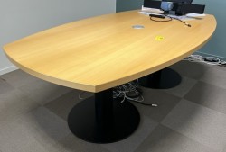 Møtebord / konferansebord fra ForaForm i bøk, 200x120cm, passer 6-8 personer, brukt med noe slitasje