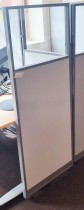 Skillevegg fra Kinnarps, modell Rezon i grått / glass, 80cm bredde, 150cm høyde, pent brukt