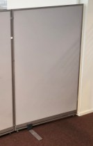 Skillevegg fra Kinnarps, modell Rezon i grått, 100cm bredde, 150cm høyde, pent brukt