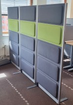 Skillevegg fra Kinnarps, modell Rezon i grått/grønt, 90cm bredde, 179cm høyde, pent brukt
