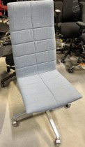 Lekker konferansestol på hjul i blått stoff / polert aluminium, Lammhults Archal med høy rygg, pent brukt