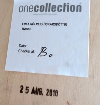 Konferansestol i sort med sete i koksgrått stoff fra One Collection, modell: Bessi, pent brukt