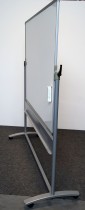 Whiteboard på stativ fra Nobø, 150x120cm tavle, høyde med stativ 195cm, pent brukt