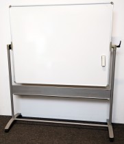 Whiteboard på stativ fra Nobø, 150x120cm tavle, høyde med stativ 195cm, pent brukt