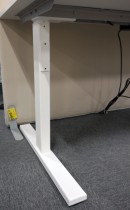 Understell for skrivebord med elektrisk hevsenk i hvitt fra Linak, teleskop, passer 120cm eller bredere bordplate pent brukt