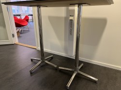 Barbord / ståbord i hvitt med grå kant fra ForaForm, modell Next, 140x80cm, pent brukt