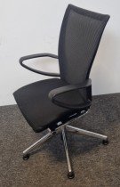 Konferansestol fra Haworth, modell Comforto i sort stoff / mesh / krom, pent brukt
