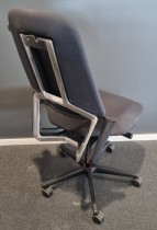 Savo S3 kontorstol i sort stoff / sort kryss, uten armlener, pent brukt