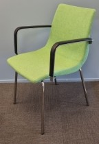 Konferansestol / møteromsstol i lys grønn fra Miljöexpo, modell Colt, armlene, pent brukt