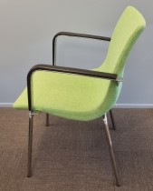 Konferansestol / møteromsstol i lys grønn fra Miljöexpo, modell Colt, armlene, pent brukt