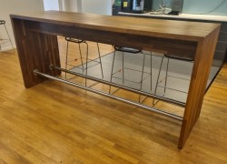 Barbord / høyt arbeidsbord i eik med sidevanger, 110cm høyde, 250x75cm, noe bruksslitasje